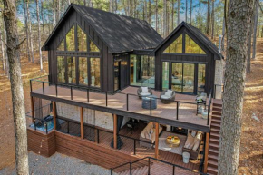 Luxury Broken Bow Cabin with Hot Tub on 3 Acres!